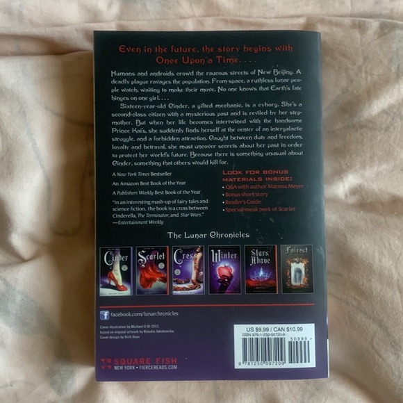 Cinder the Lunar Chronicles Book 1 by Marissa Meyer paperback - Picture 3 of 4
